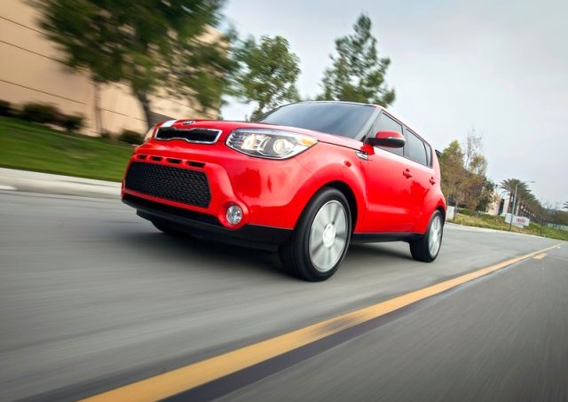 2014_KIA_SOUL_front_red_pic-2