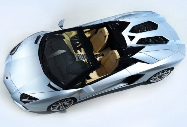 Roadster LAMBORGHINI Aventador LP700-4