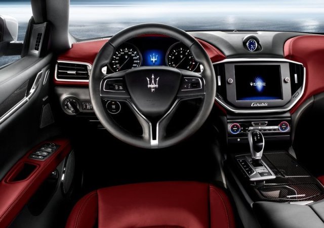 2014_MASERATI_Ghibli_interior_pic-3