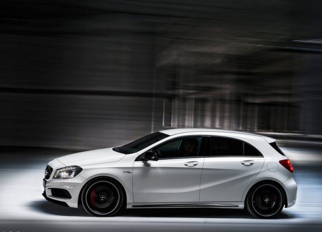 2014_MERCEDES_A45_AMG_White_pic-1