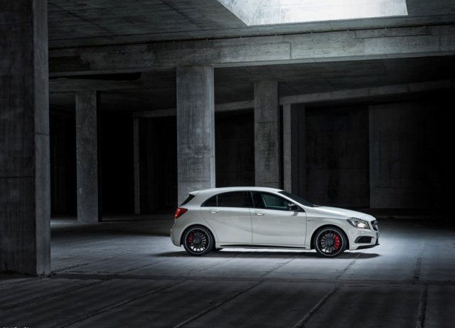 2014_MERCEDES_A45_AMG_White_pic-2