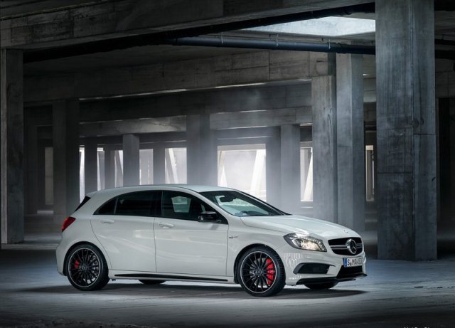 2014_MERCEDES_A45_AMG_White_pic-4