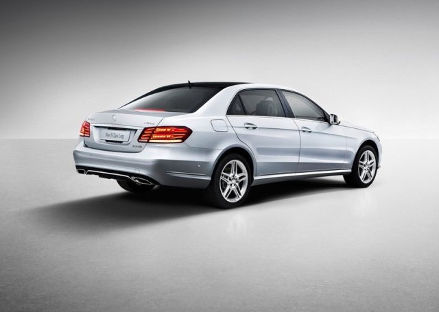 2014_MERCEDES_BENZ_E-CLASS_L_rear-pic-4