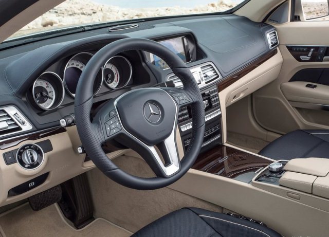 2014_MERCEDES_E_CLASS_CABRIO_dashboard_pic-16