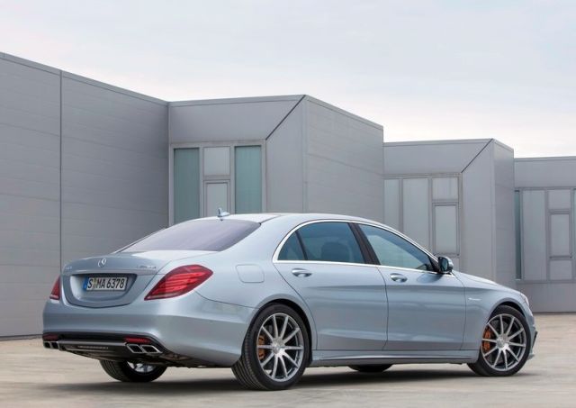 2014_MERCEDES_S63_AMG_rear_pic-9