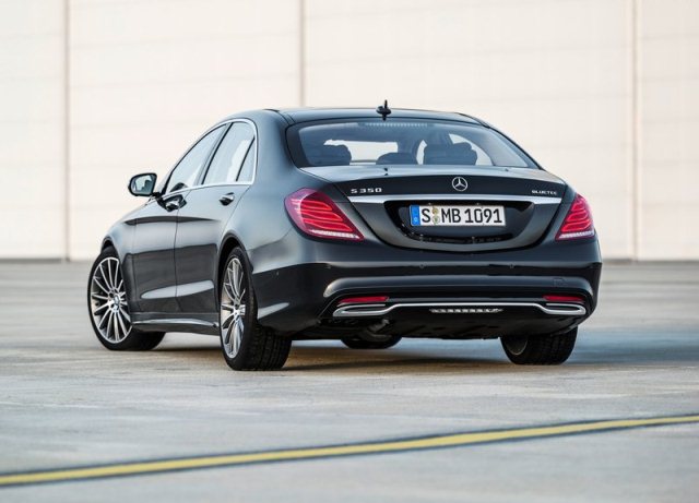 2014_MERCEDES_S_CLASS_rear_pic-4