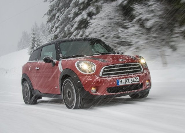 2014_MINI_PACEMAN_ALL4_front_pic-8
