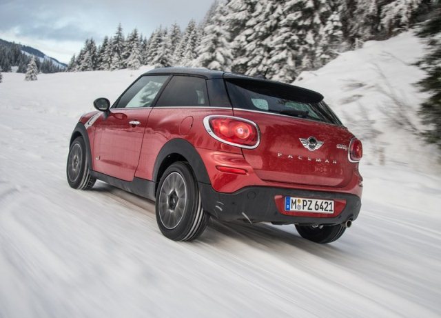 2014_MINI_PACEMAN_ALL4_rear_pic-10