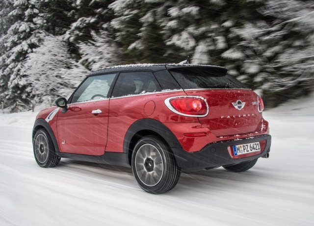 2014_MINI_PACEMAN_ALL4_rear_pic-13