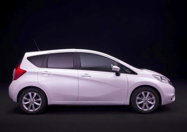 2014_NISSAN_Note_white_profife_pic-8