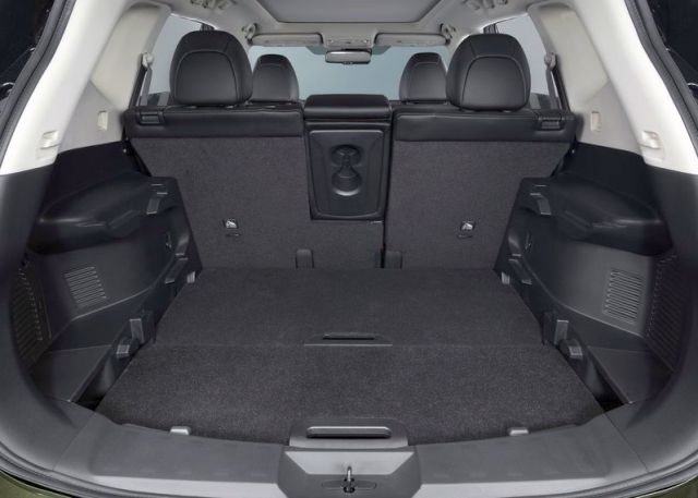 2014_NISSAN_X-TRAIL_trunk_pic-11