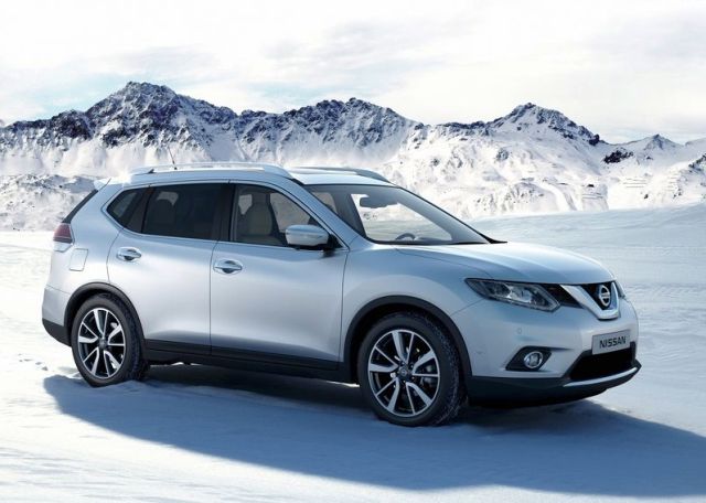 2014_NISSAN_X-TRAIL_white_color_on_the_snow_pic-3