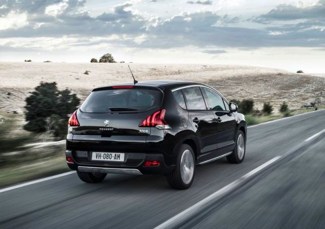 2014_PEUGEOT_3008_Restyle_Black_rear_pic-5