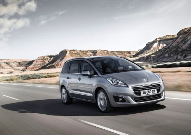 2014_PEUGEOT_5008_front_pic-2