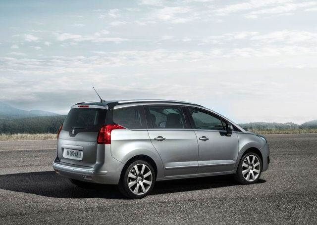2014 PEUGEOT 5008
