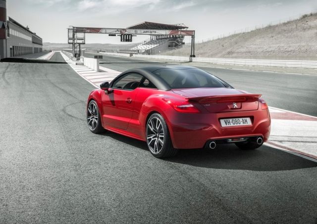 2014_PEUGEOT_RCZ-R_rear_pic-13