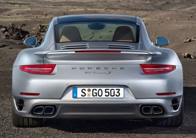 2014_PORSCHE_911_TURBO_S_front_pic-4