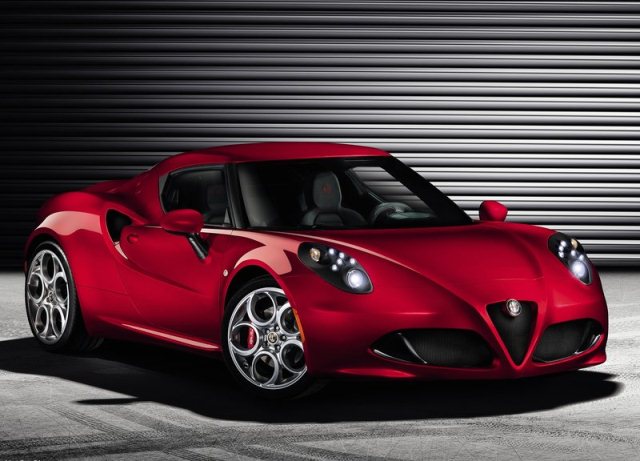 2014_RED_ALFA_ROMEO_4C_pic-2