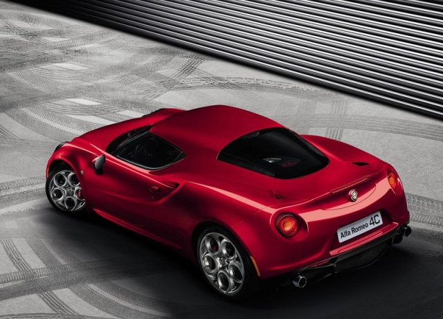 2014_RED_ALFA_ROMEO_4C_pic-5