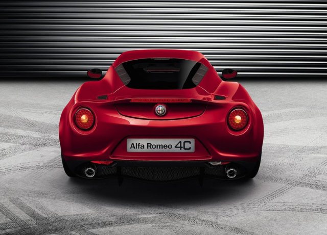 2014_RED_ALFA_ROMEO_4C_pic-6