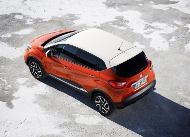 2014_RENAULT_CAPTUR_airview_rear_pic-2