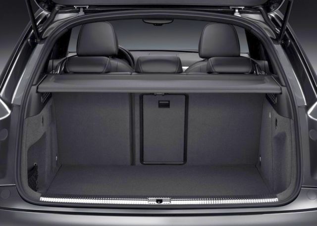 2014_RS_Q3_Audi_trunk_pic-15