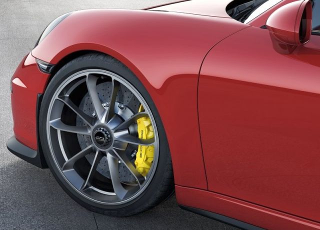 2014_Red_PORSCHE_911_GT3_alloywheel_pic-7