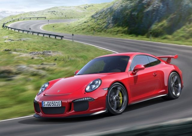 2014_Red_PORSCHE_911_GT3_front_pic-2