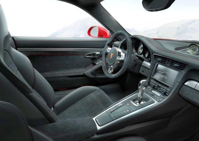 2014_Red_PORSCHE_911_GT3_gearknob_pic-9