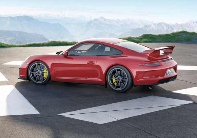 2014_Red_PORSCHE_911_GT3_rear_pic-5