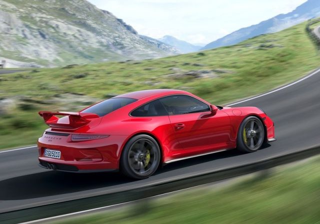 2014_Red_PORSCHE_911_GT3_rear_pic-6