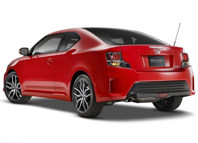 2014_SCION_tC_rear_pic-3