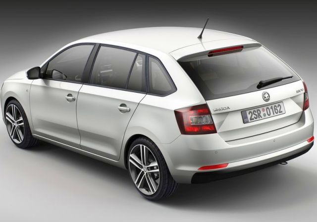 2014_SKODA_RAPID_SW_SPACEBACK_rear_pic-4