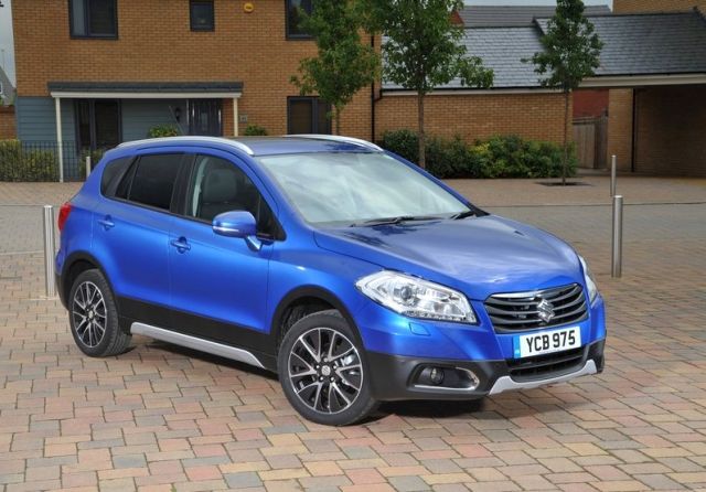 2014_SUZUKI_S-CROSS_SX-4_Front-pic-2