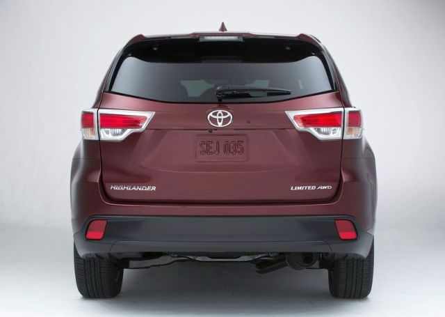 2014_TOYOTA_HIGHLANDER_rear_pic-6