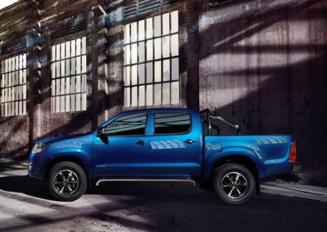 2014 TOYOTA HILUX INVINCIBLE Pick-up