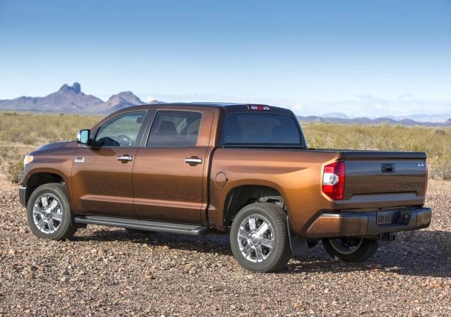 2014_TOYOTA_TUNDRA_PICK-UP_rear_pic-7