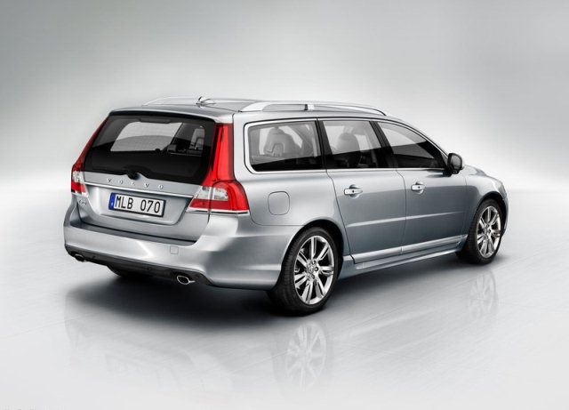 2014_VOLVO_V70_rear_pic-1