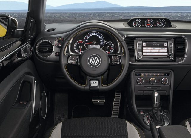 2014_VW_BEETLE_GSR_dashboard_pic-16