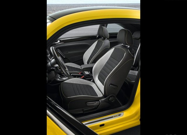 2014_VW_BEETLE_GSR_seats_pic-14