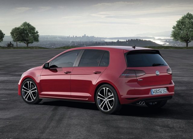 2014_VW_GOLF_GTD_rear_pic-3