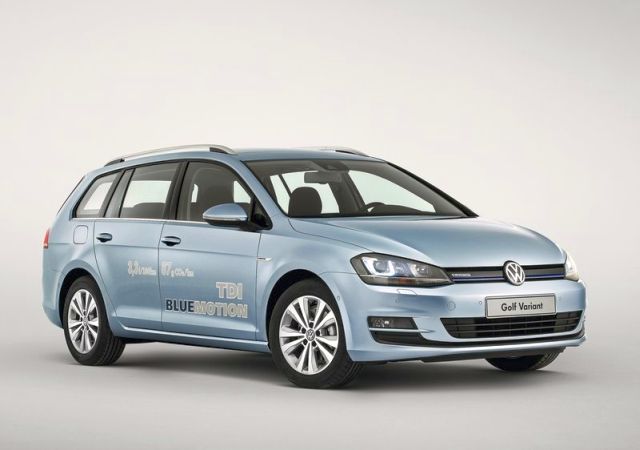 2014_VW_GOLF_SW_VARIANT_front_pic-2