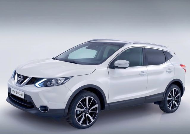 2014_White_NISSAN_QASHQAI_front_pic-2