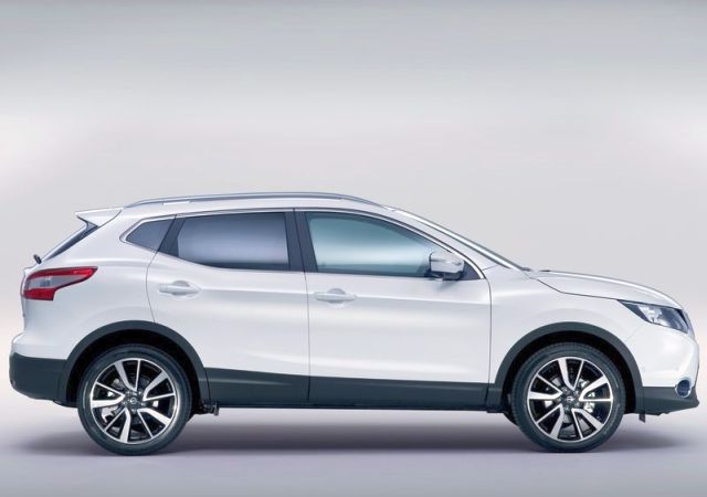 2014_White_NISSAN_QASHQAI_profile_pic-7