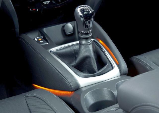 2014_new_NISSAN_QASHQAI_manuel_gearbox_pic-10