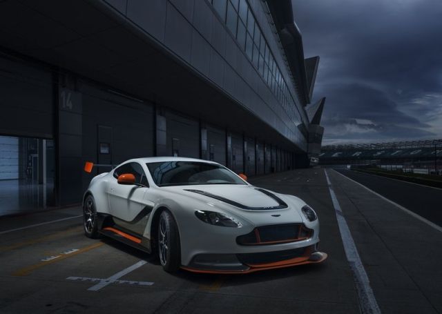 ASTON_MARTIN_VANTAGE_GT3_SPECIAL_EDITION_pic-1