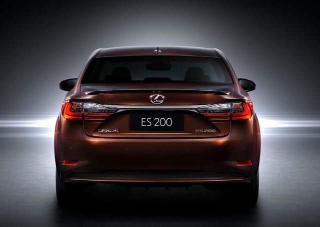 2016 LEXUS ES 
