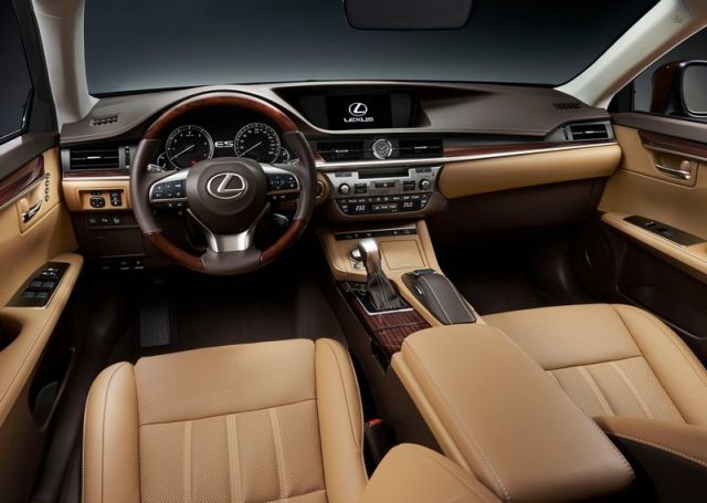 2016_LEXUS_ES_200_pic-6
