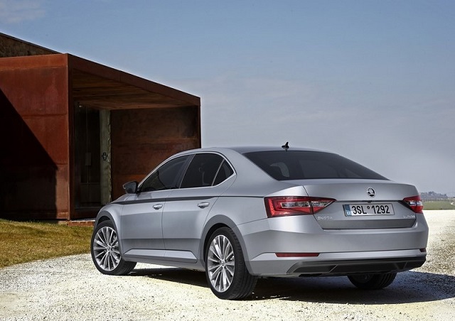 2016_SKODA_SUBERB_pic-7