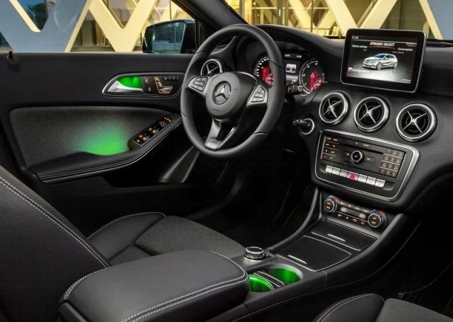 2016_MERCEDES_A_CLASS_pic-10